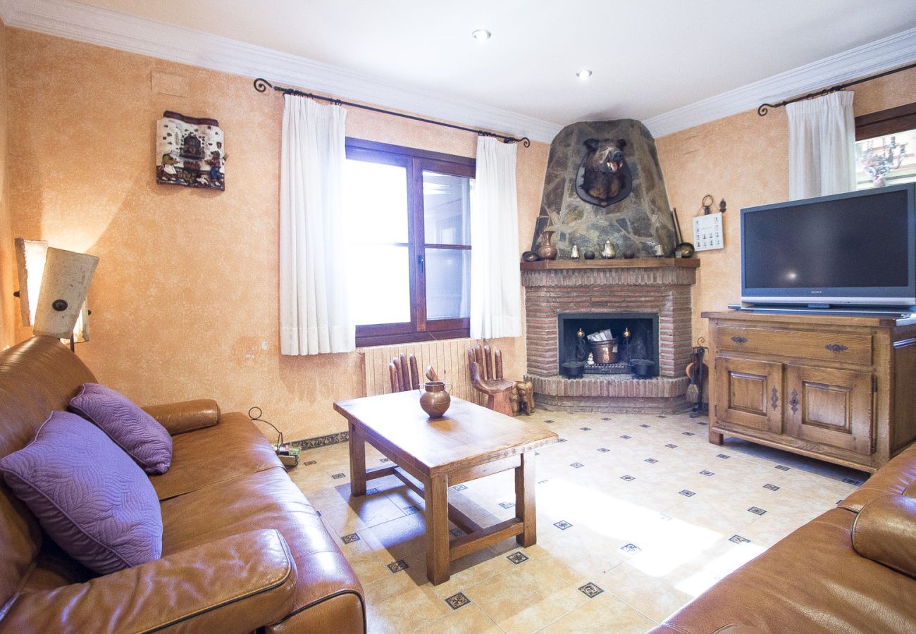 Villa in La Selva del Camp - Incredible secluded villa, just 18 km from Beach!