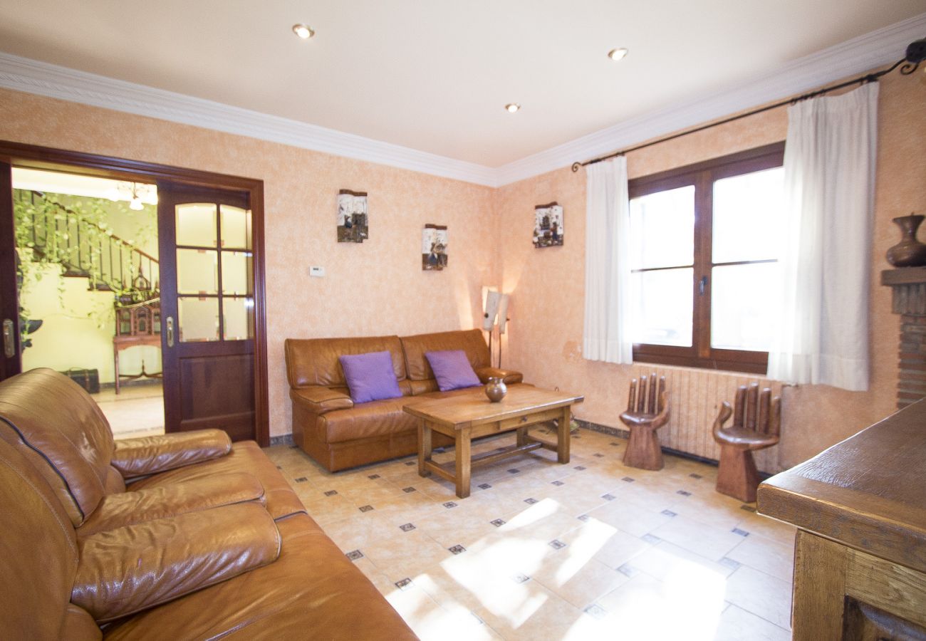 Villa in La Selva del Camp - Incredible secluded villa, just 18 km from Beach!