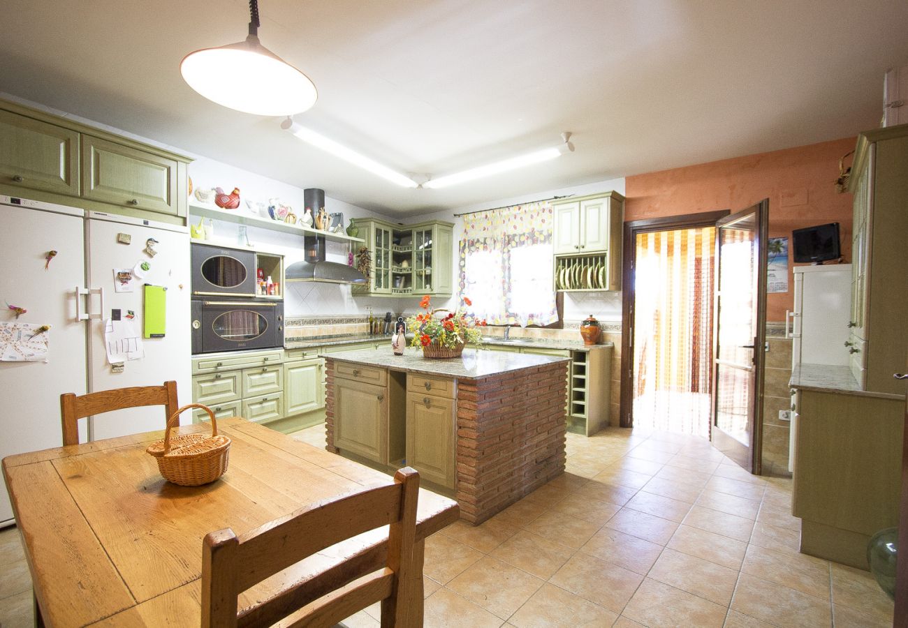 Villa in La Selva del Camp - Incredible secluded villa, just 18 km from Beach!