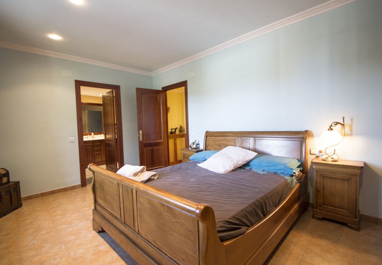 Villa in La Selva del Camp - Incredible secluded villa, just 18 km from Beach!