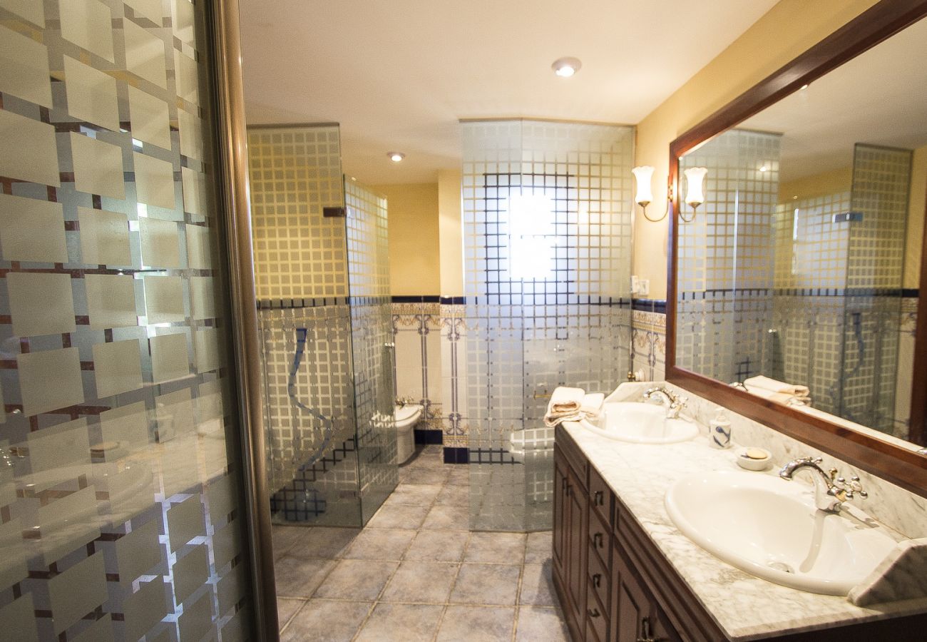 Villa in La Selva del Camp - Incredible secluded villa, just 18 km from Beach!