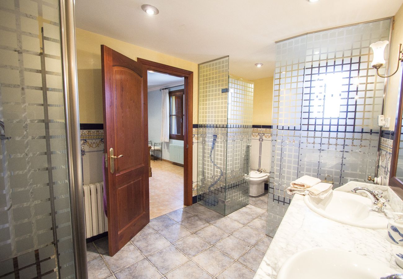 Villa in La Selva del Camp - Incredible secluded villa, just 18 km from Beach!