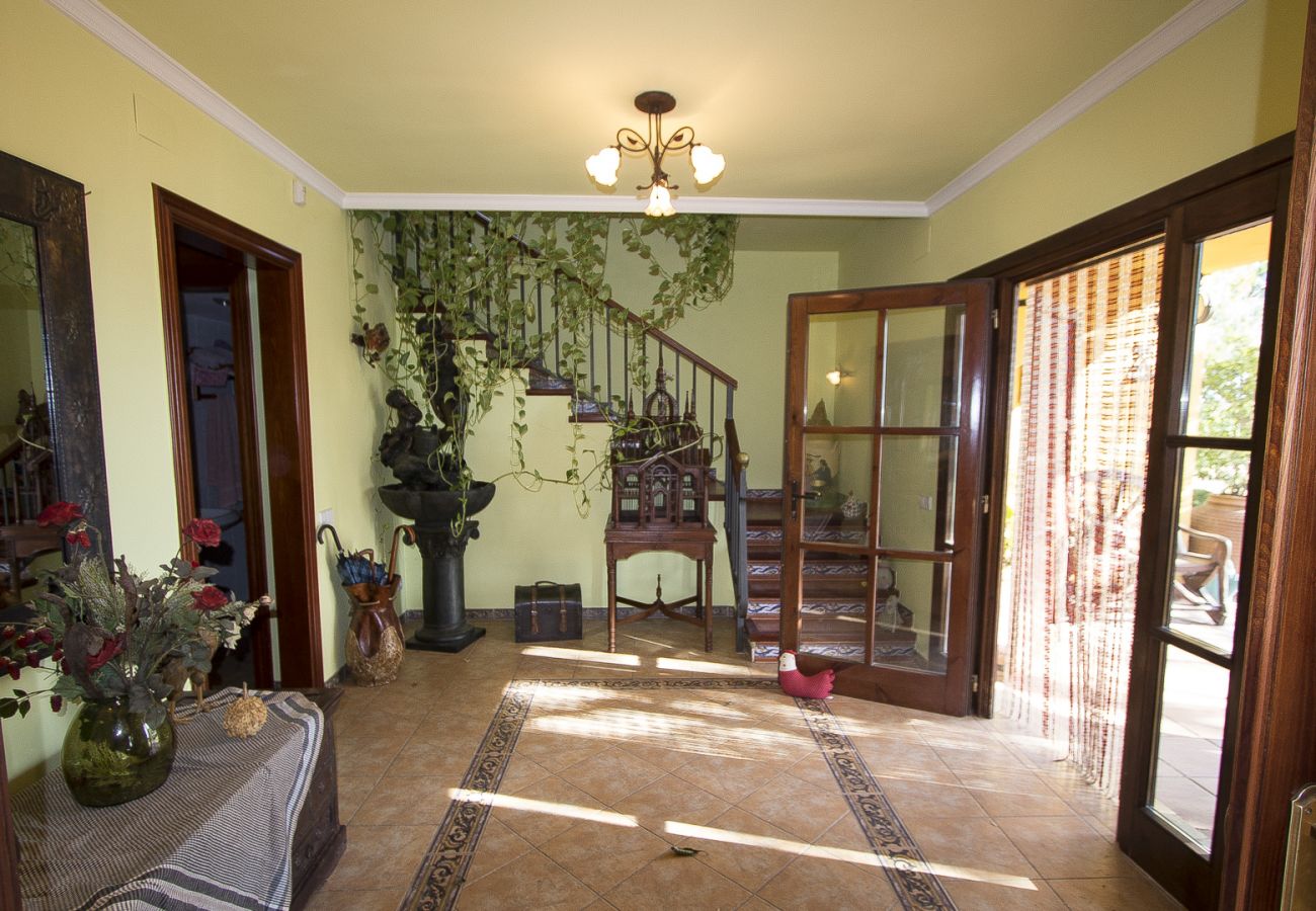 Villa in La Selva del Camp - Incredible secluded villa, just 18 km from Beach!