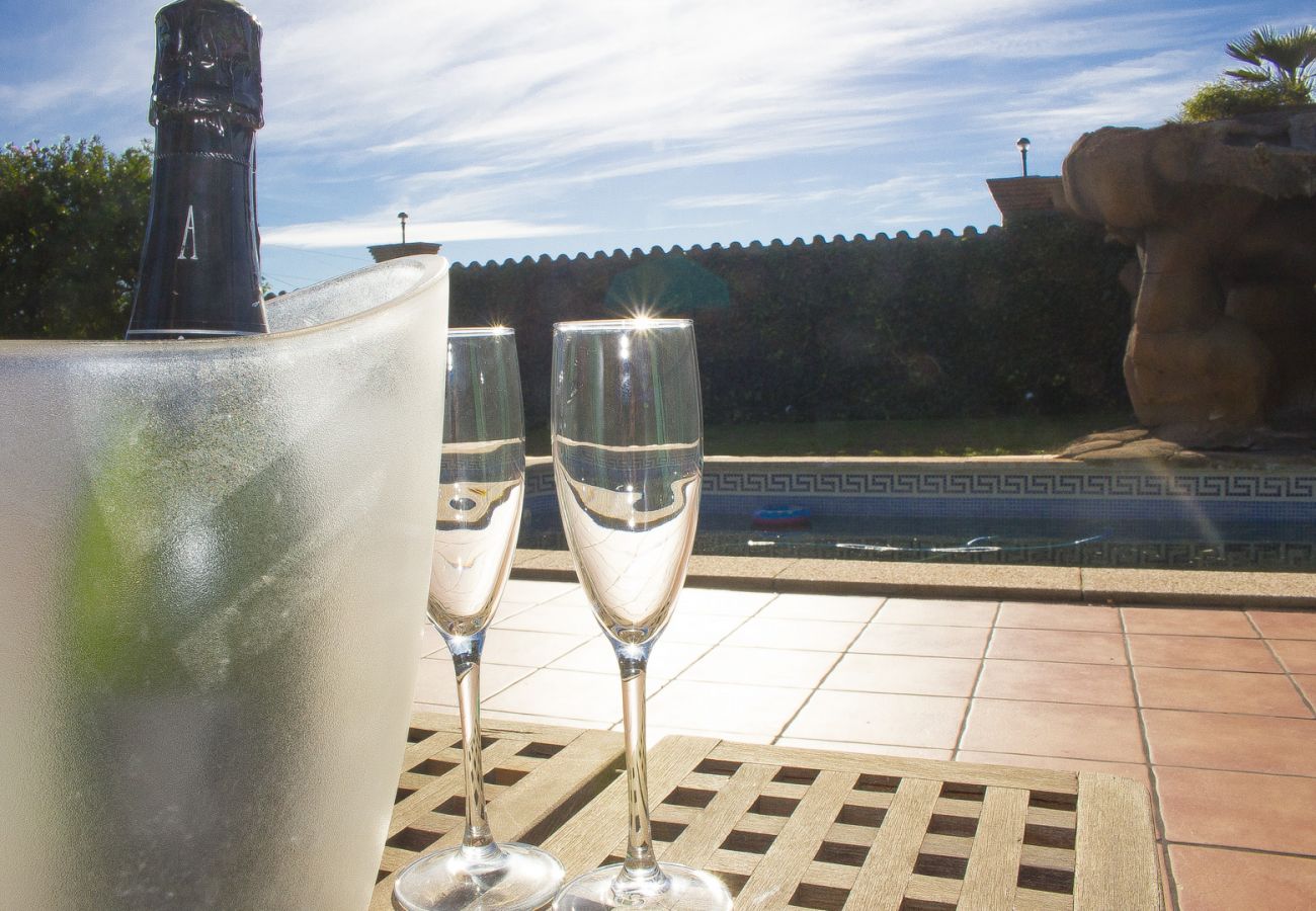 Villa in La Selva del Camp - Incredible secluded villa, just 18 km from Beach!