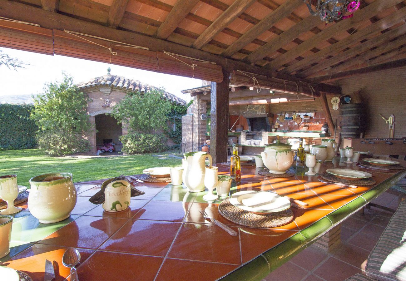 Villa in La Selva del Camp - Incredible secluded villa, just 18 km from Beach!