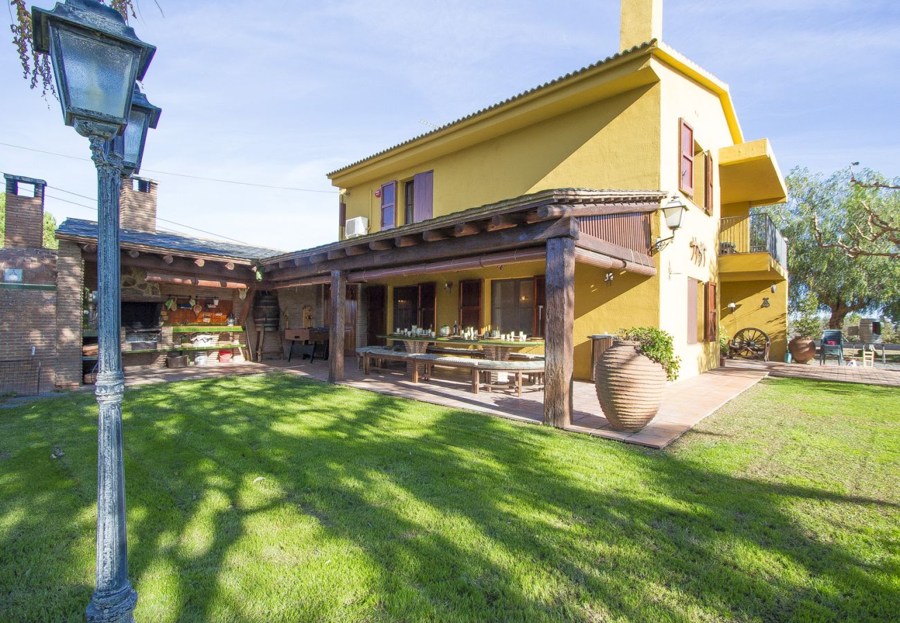 Villa in La Selva del Camp - Incredible secluded villa, just 18 km from Beach!