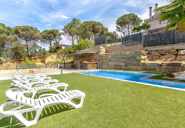 Villa in Sils - Modern Marvel - 26km to Costa Brava beaches! Villa in Sils - Modern Marvel - 26km to Costa Brava beaches!