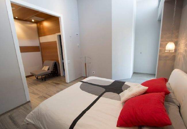 Villa in Sils - Modern Marvel - 26km to Costa Brava beaches! Villa in Sils - Modern Marvel - 26km to Costa Brava beaches!