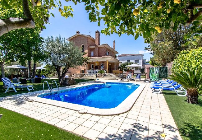Villa in Sentmenat - Stunning Villa w/ private pool 33 km to Barcelona! Villa in Sentmenat - Stunning Villa w/ private pool 33 km to Barcelona!