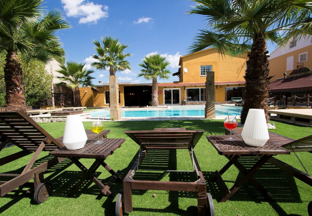 Villa in Rubí - Relax and Recharge - only 34km from Barcelona! 