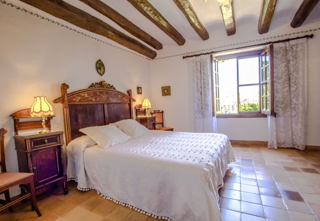 Villa in Santa Oliva - Regal Retreat with extra large pool near Sitges