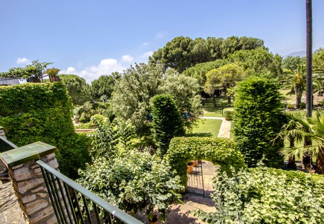Villa in Santa Oliva - Regal Retreat with extra large pool near Sitges Villa in Santa Oliva - Regal Retreat with extra large pool near Sitges