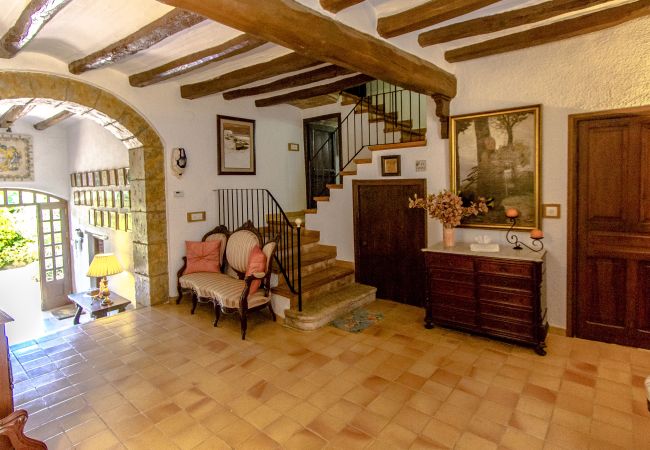 Villa in Santa Oliva - Regal Retreat with extra large pool near Sitges Villa in Santa Oliva - Regal Retreat with extra large pool near Sitges