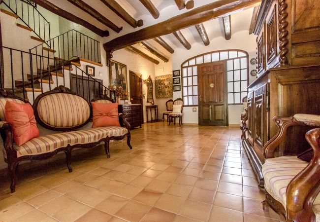 Villa in Santa Oliva - Regal Retreat with extra large pool near Sitges