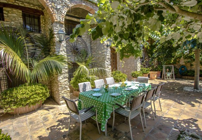 Villa in Santa Oliva - Regal Retreat with extra large pool near Sitges Villa in Santa Oliva - Regal Retreat with extra large pool near Sitges