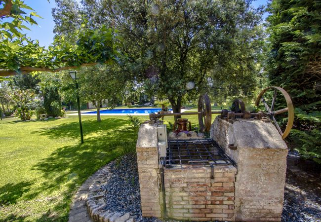 Villa in Santa Oliva - Regal Retreat with extra large pool near Sitges