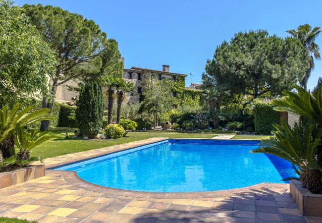 Villa in Santa Oliva - Regal Retreat with extra large pool near Sitges Villa in Santa Oliva - Regal Retreat with extra large pool near Sitges