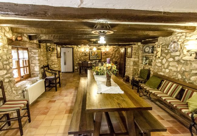Villa in Santa Oliva - Regal Retreat with extra large pool near Sitges Villa in Santa Oliva - Regal Retreat with extra large pool near Sitges