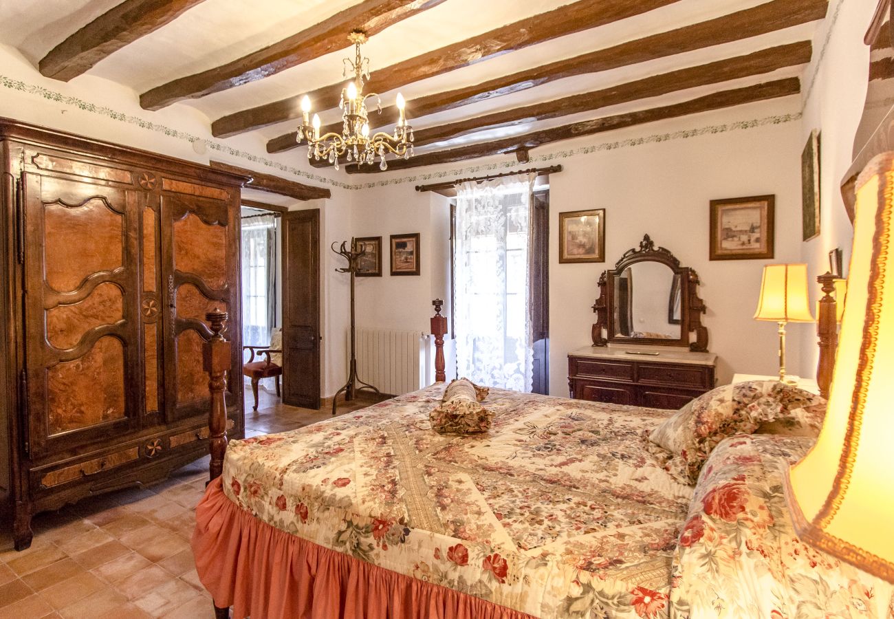 Villa in Santa Oliva - Regal Retreat with extra large pool near Sitges