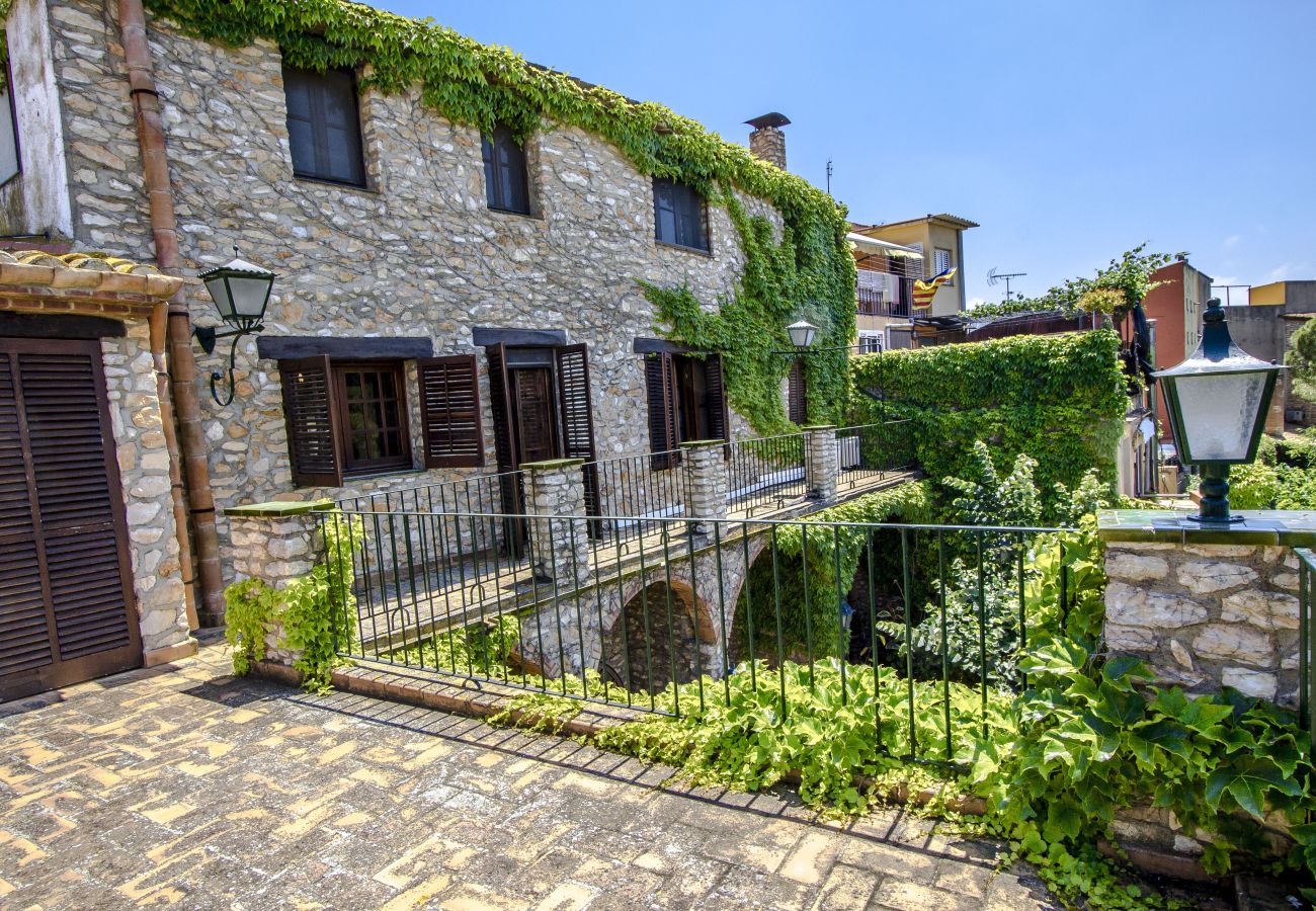 Villa in Santa Oliva - Regal Retreat with extra large pool near Sitges