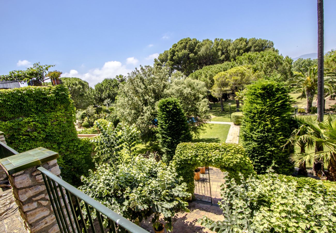 Villa in Santa Oliva - Regal Retreat with extra large pool near Sitges