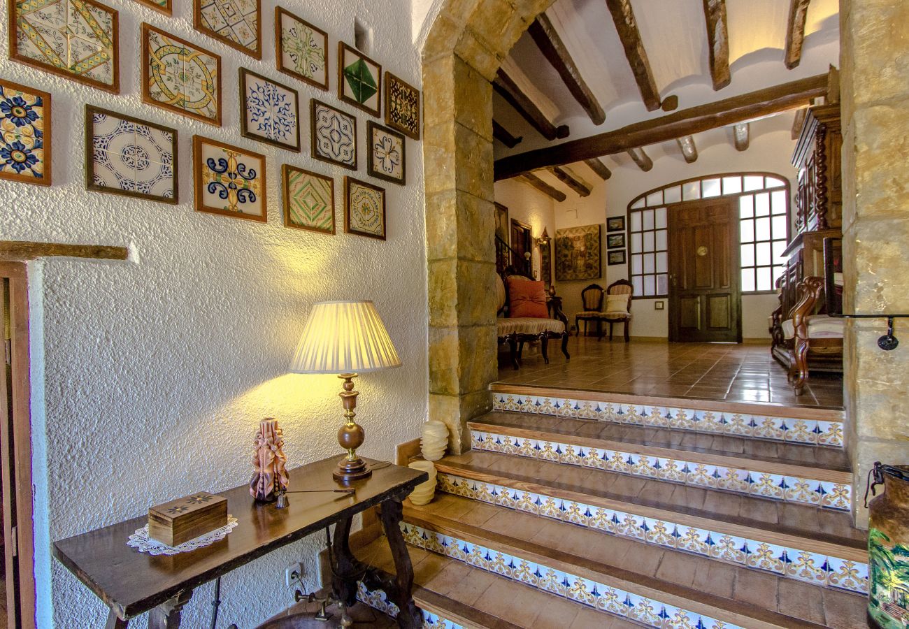 Villa in Santa Oliva - Regal Retreat with extra large pool near Sitges
