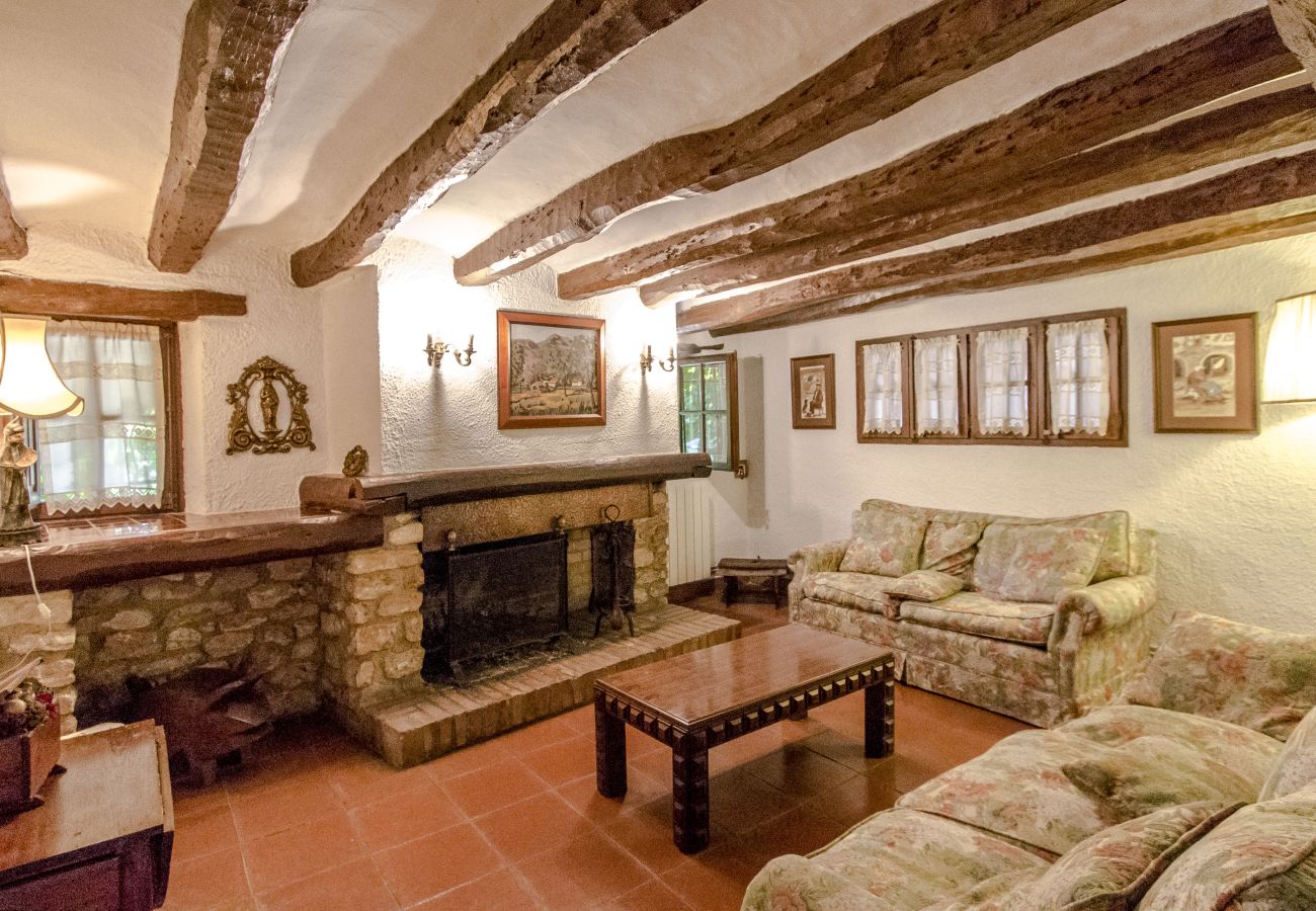 Villa in Santa Oliva - Regal Retreat with extra large pool near Sitges