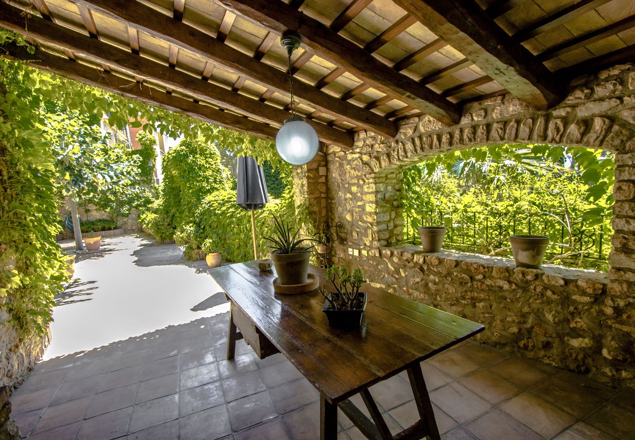 Villa in Santa Oliva - Regal Retreat with extra large pool near Sitges