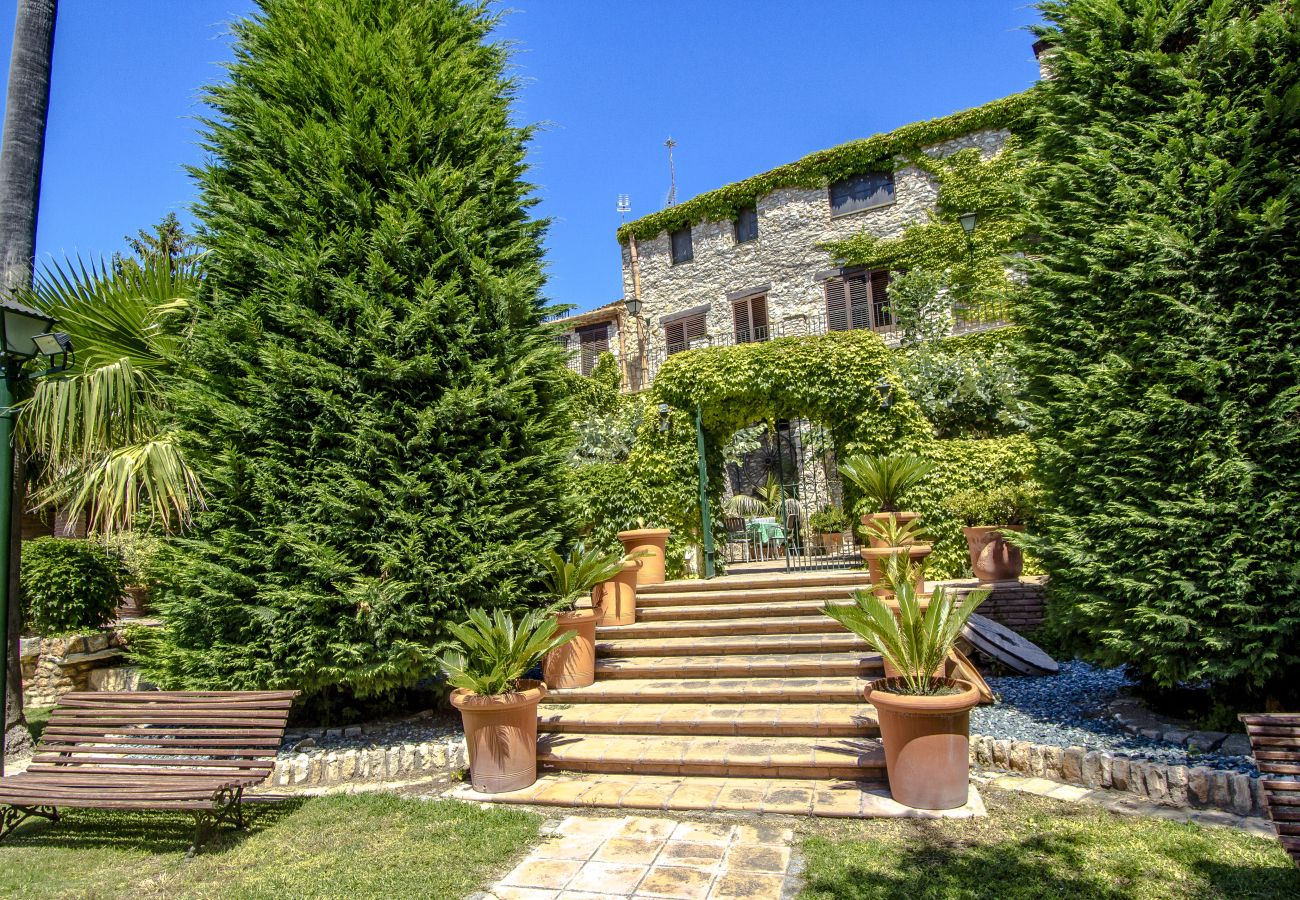 Villa in Santa Oliva - Regal Retreat with extra large pool near Sitges