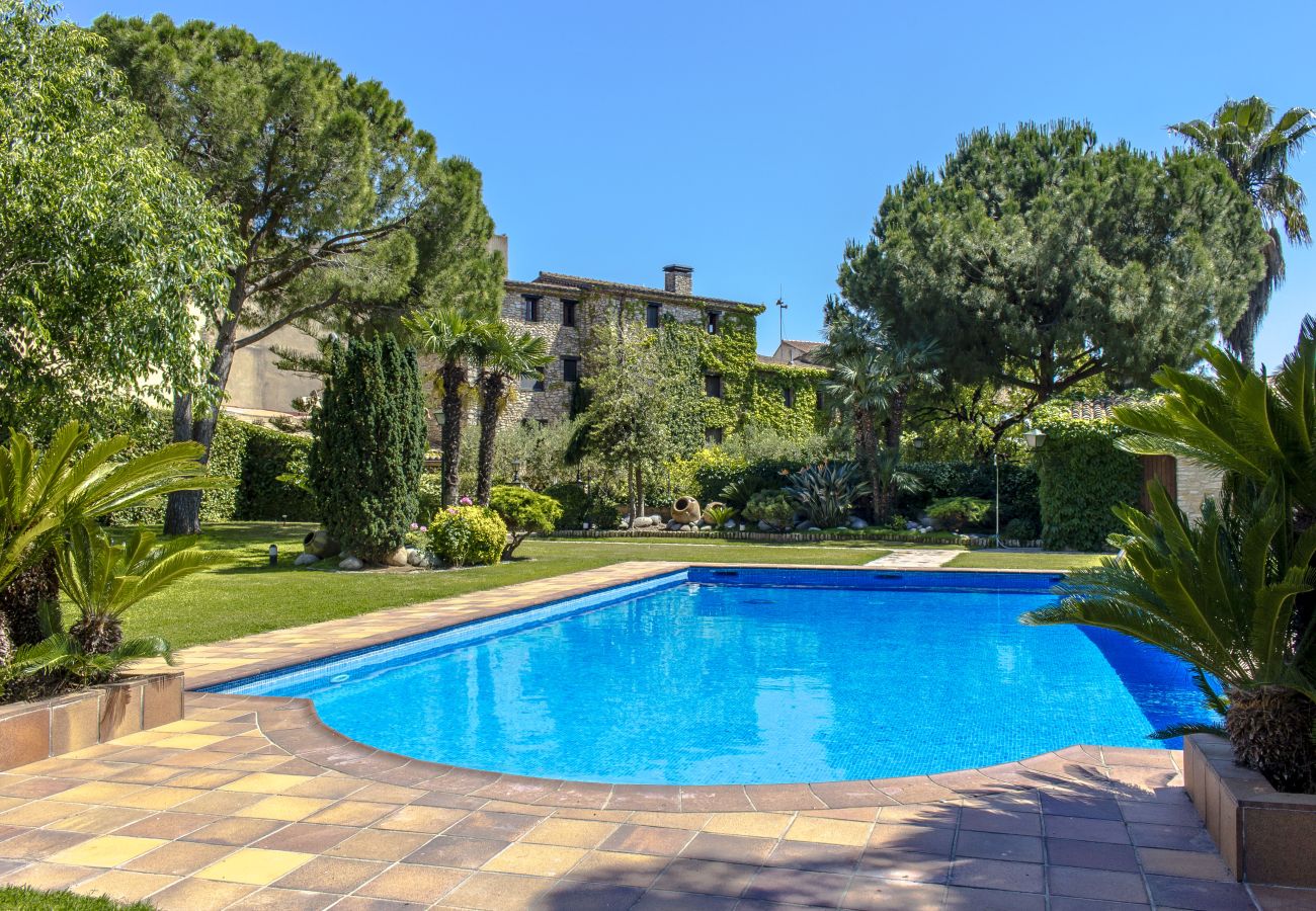 Villa in Santa Oliva - Regal Retreat with extra large pool near Sitges