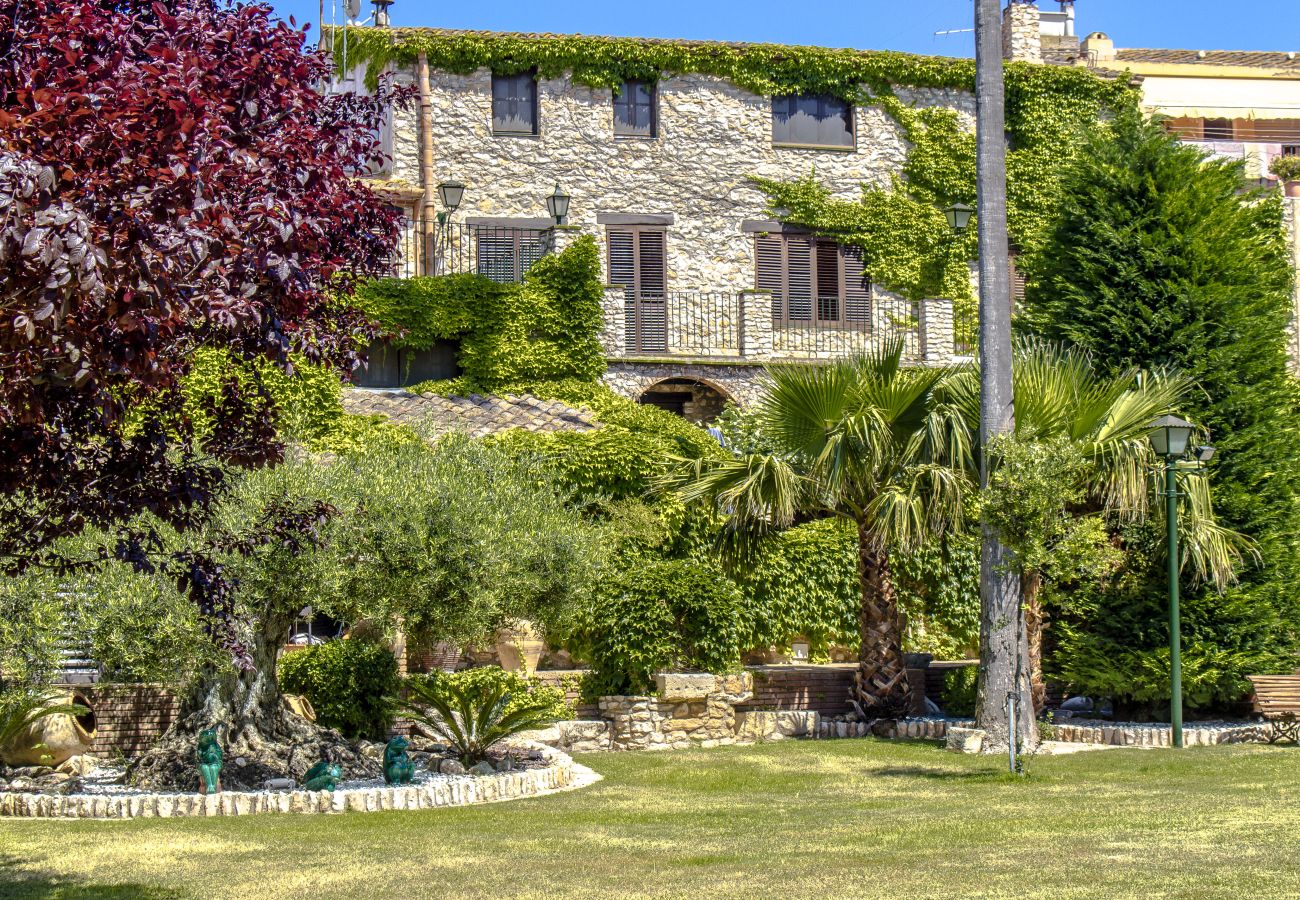 Villa in Santa Oliva - Regal Retreat with extra large pool near Sitges