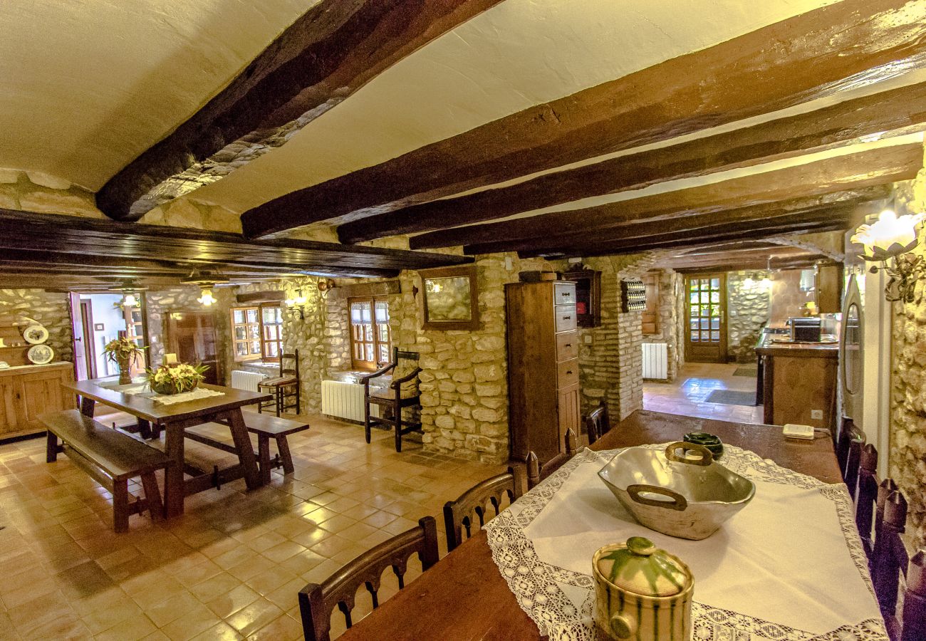 Villa in Santa Oliva - Regal Retreat with extra large pool near Sitges