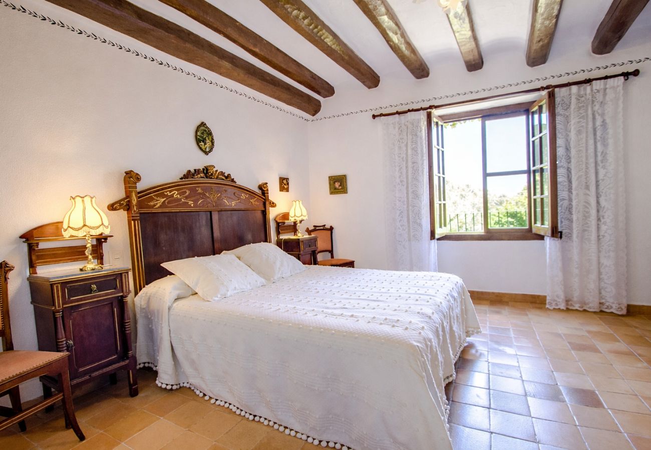 Villa in Santa Oliva - Regal Retreat with extra large pool near Sitges