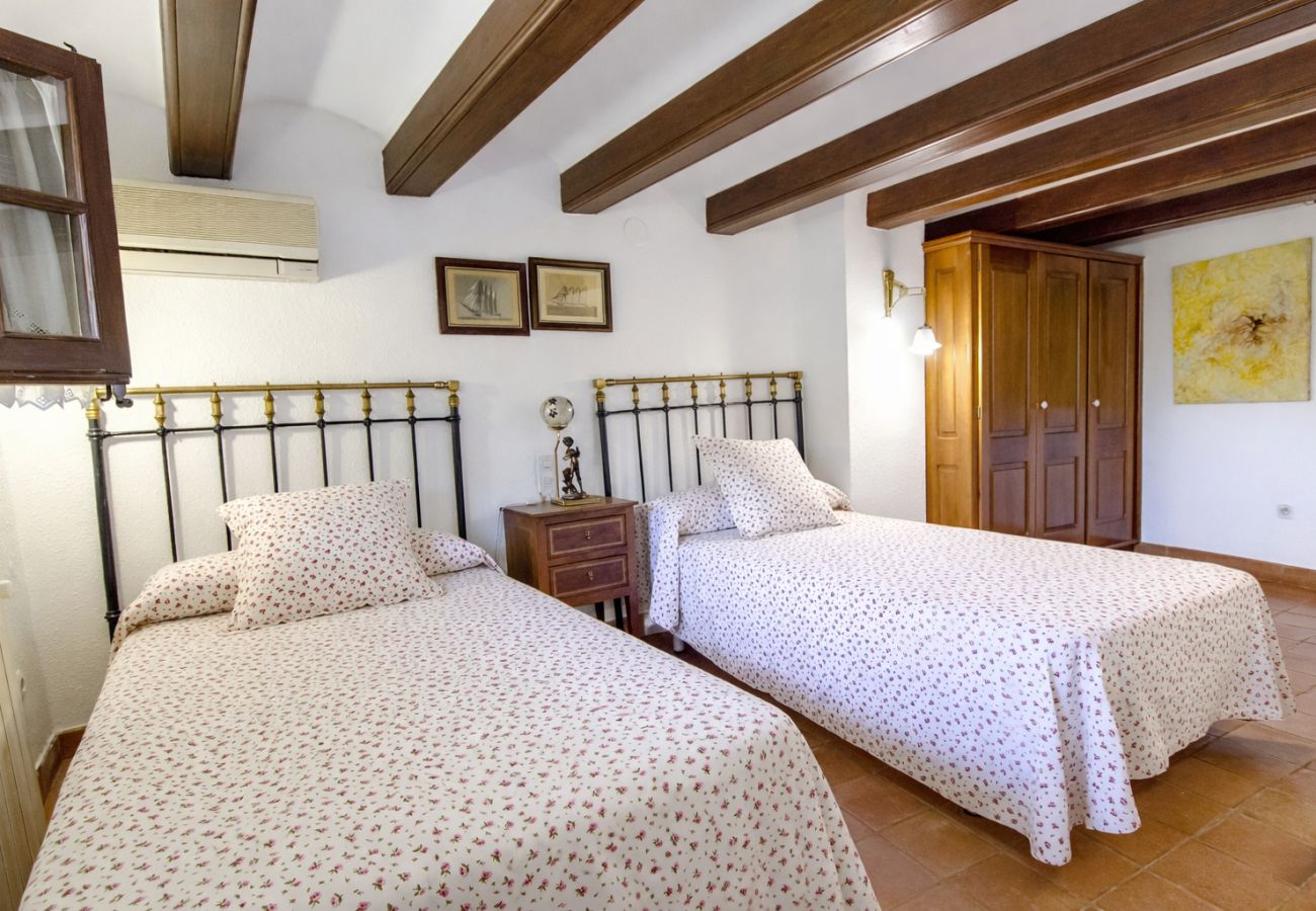 Villa in Santa Oliva - Regal Retreat with extra large pool near Sitges