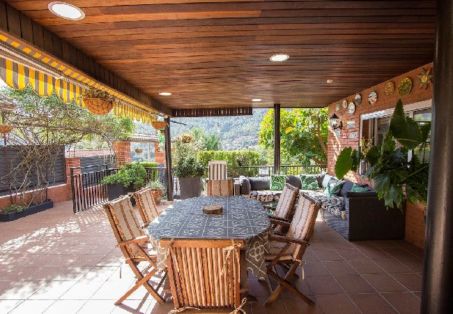 Villa in Torrelles de Llobregat - Mountain escape w/ amazing views just 25km to BCN! Villa in Torrelles de Llobregat - Mountain escape w/ amazing views just 25km to BCN!