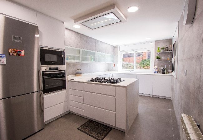 Villa in Torrelles de Llobregat - Mountain escape w/ amazing views just 25km to BCN! Villa in Torrelles de Llobregat - Mountain escape w/ amazing views just 25km to BCN!