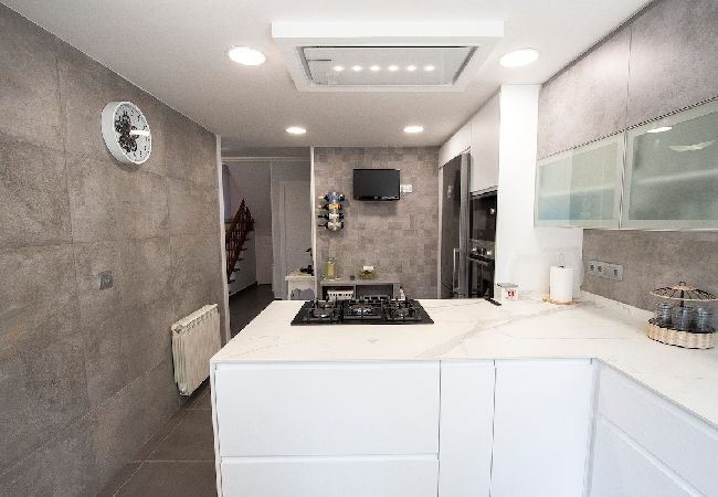 Villa in Torrelles de Llobregat - Mountain escape w/ amazing views just 25km to BCN! Villa in Torrelles de Llobregat - Mountain escape w/ amazing views just 25km to BCN!