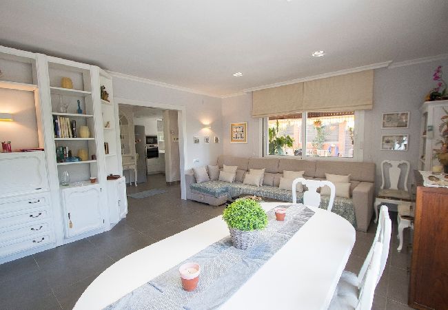 Villa in Torrelles de Llobregat - Mountain escape w/ amazing views just 25km to BCN! Villa in Torrelles de Llobregat - Mountain escape w/ amazing views just 25km to BCN!