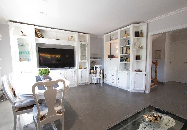 Villa in Torrelles de Llobregat - Mountain escape w/ amazing views just 25km to BCN! Villa in Torrelles de Llobregat - Mountain escape w/ amazing views just 25km to BCN!