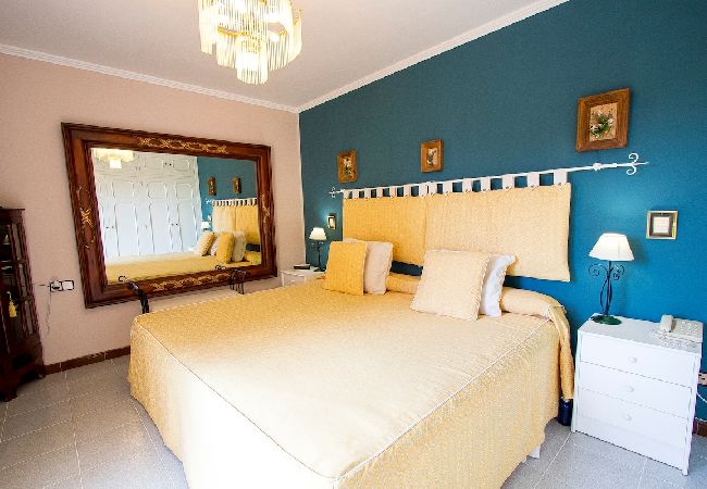 Villa in Torrelles de Llobregat - Mountain escape w/ amazing views just 25km to BCN! Villa in Torrelles de Llobregat - Mountain escape w/ amazing views just 25km to BCN!