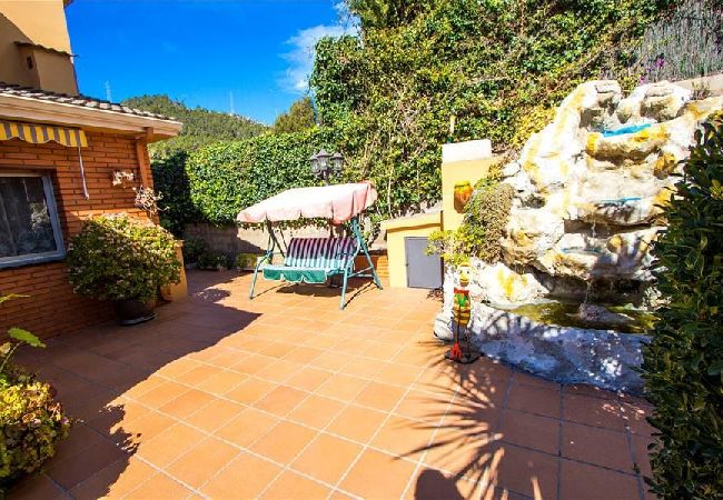 Villa in Torrelles de Llobregat - Mountain escape w/ amazing views just 25km to BCN! Villa in Torrelles de Llobregat - Mountain escape w/ amazing views just 25km to BCN!