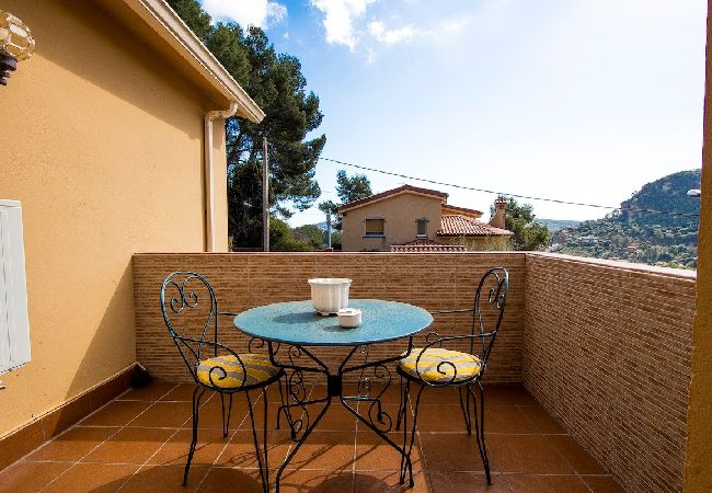 Villa in Torrelles de Llobregat - Mountain escape w/ amazing views just 25km to BCN! Villa in Torrelles de Llobregat - Mountain escape w/ amazing views just 25km to BCN!