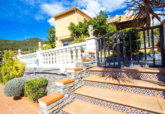 Villa in Torrelles de Llobregat - Mountain escape w/ amazing views just 25km to BCN! Villa in Torrelles de Llobregat - Mountain escape w/ amazing views just 25km to BCN!