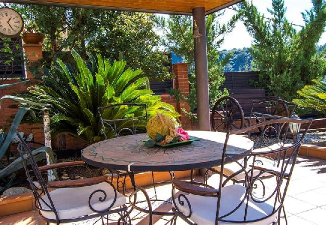 Villa in Torrelles de Llobregat - Mountain escape w/ amazing views just 25km to BCN! Villa in Torrelles de Llobregat - Mountain escape w/ amazing views just 25km to BCN!