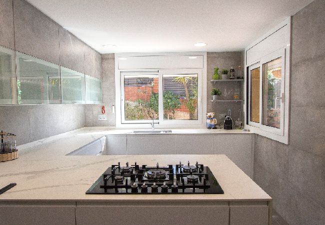 Villa in Torrelles de Llobregat - Mountain escape w/ amazing views just 25km to BCN! Villa in Torrelles de Llobregat - Mountain escape w/ amazing views just 25km to BCN!