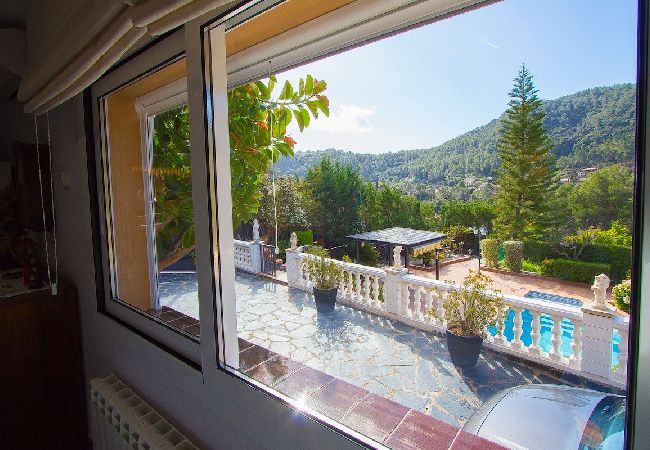 Villa in Torrelles de Llobregat - Mountain escape w/ amazing views just 25km to BCN! Villa in Torrelles de Llobregat - Mountain escape w/ amazing views just 25km to BCN!