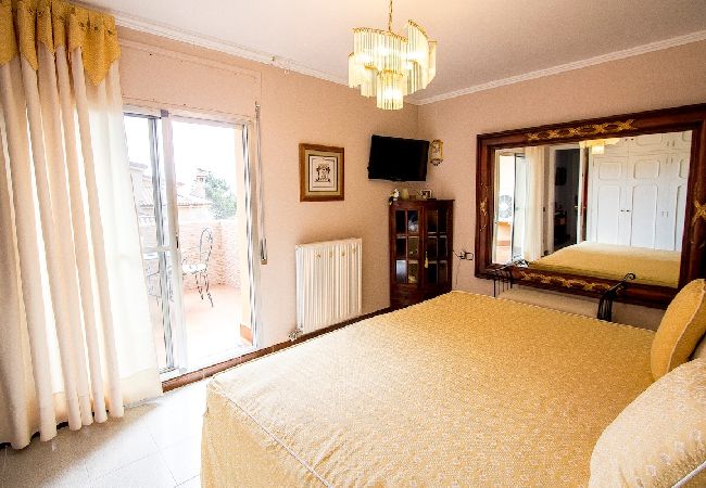 Villa in Torrelles de Llobregat - Mountain escape w/ amazing views just 25km to BCN! Villa in Torrelles de Llobregat - Mountain escape w/ amazing views just 25km to BCN!