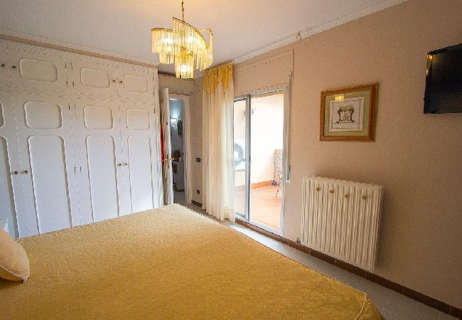 Villa in Torrelles de Llobregat - Mountain escape w/ amazing views just 25km to BCN! Villa in Torrelles de Llobregat - Mountain escape w/ amazing views just 25km to BCN!