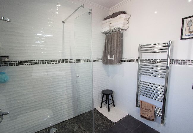 Villa in Torrelles de Llobregat - Mountain escape w/ amazing views just 25km to BCN! Villa in Torrelles de Llobregat - Mountain escape w/ amazing views just 25km to BCN!
