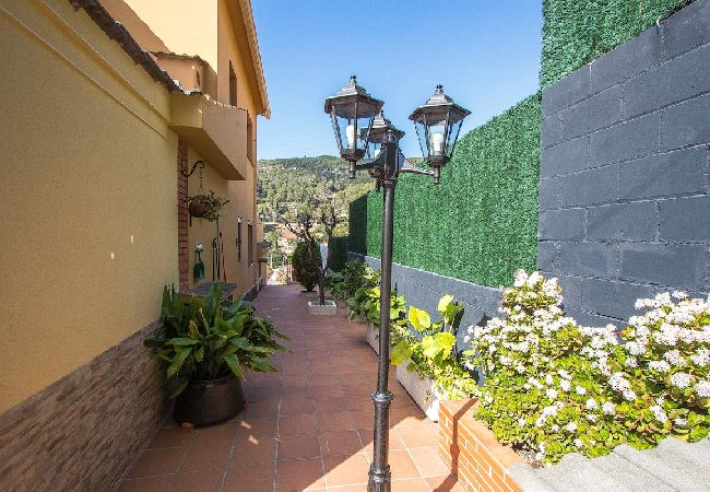 Villa in Torrelles de Llobregat - Mountain escape w/ amazing views just 25km to BCN! Villa in Torrelles de Llobregat - Mountain escape w/ amazing views just 25km to BCN!